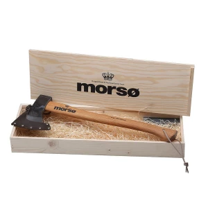 Morsø bijl met houten handvat voor hakken van brandhout